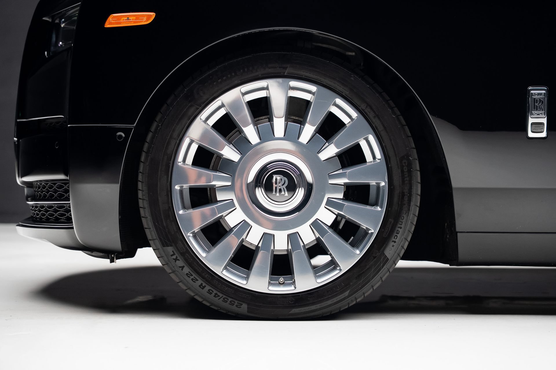 Used 2023 Rolls-Royce Phantom Sedan w/ The Phantom Package RWD image 20