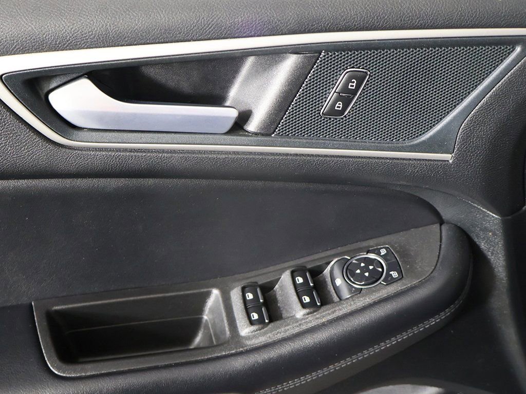 Used 2024 Ford Edge SEL image 33