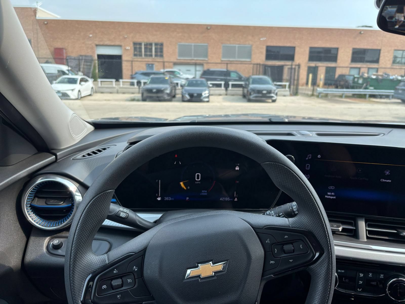 Used 2025 Chevrolet Trax LT FWD image 33