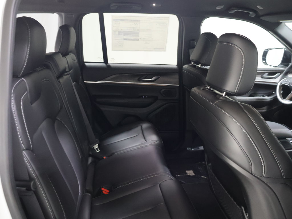 New 2027 Jeep Grand Cherokee Limited AWD/4WD image 14