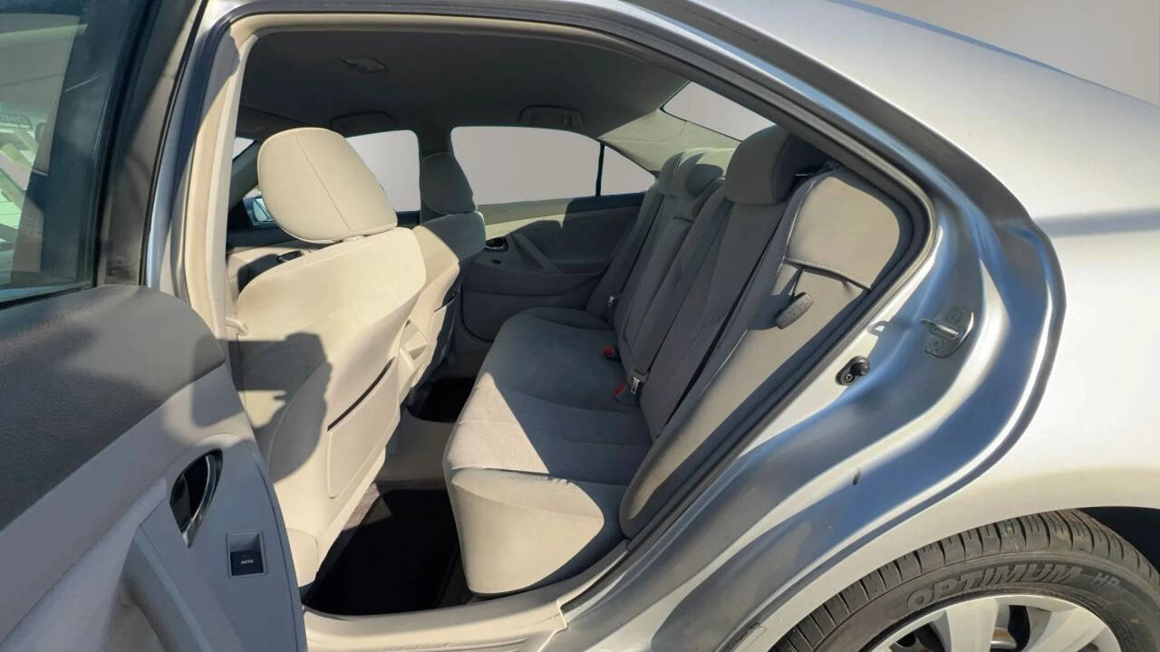Used 2011 Toyota Camry LE image 14