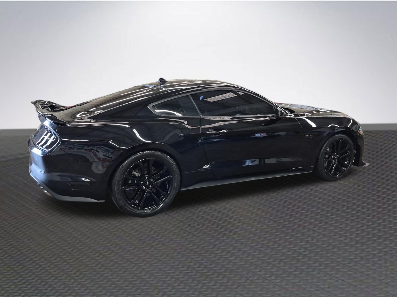 Used 2021 Ford Mustang GT Premium w/ Equipment Group 401A RWD image 4
