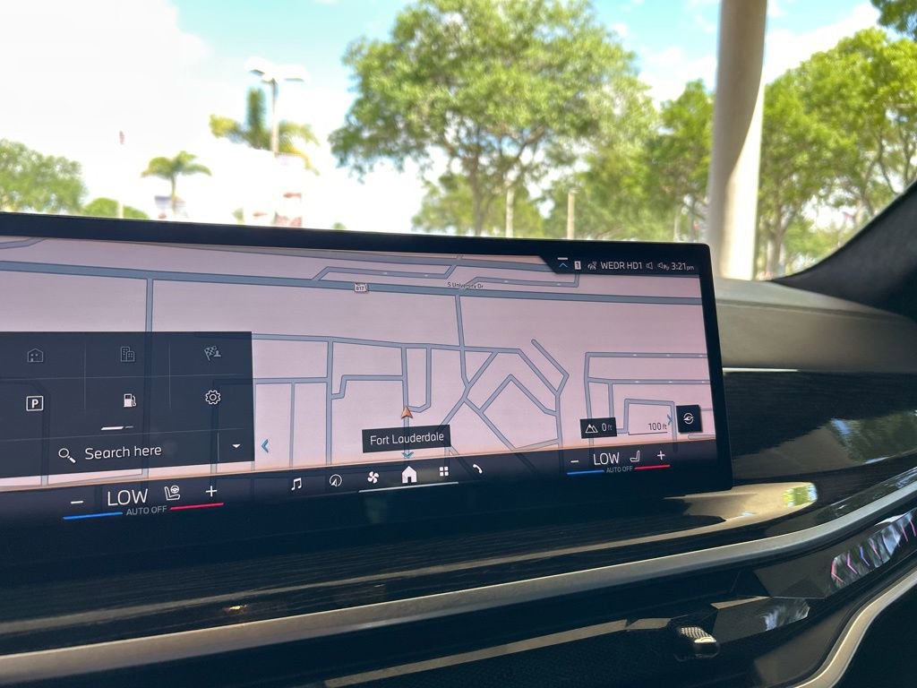 Used 2024 BMW X7 xDrive40i w/ M Sport Package image 11