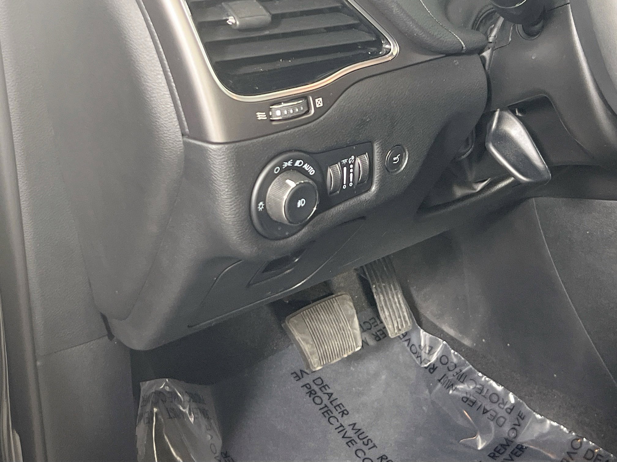 Used 2022 Jeep Cherokee Limited image 10