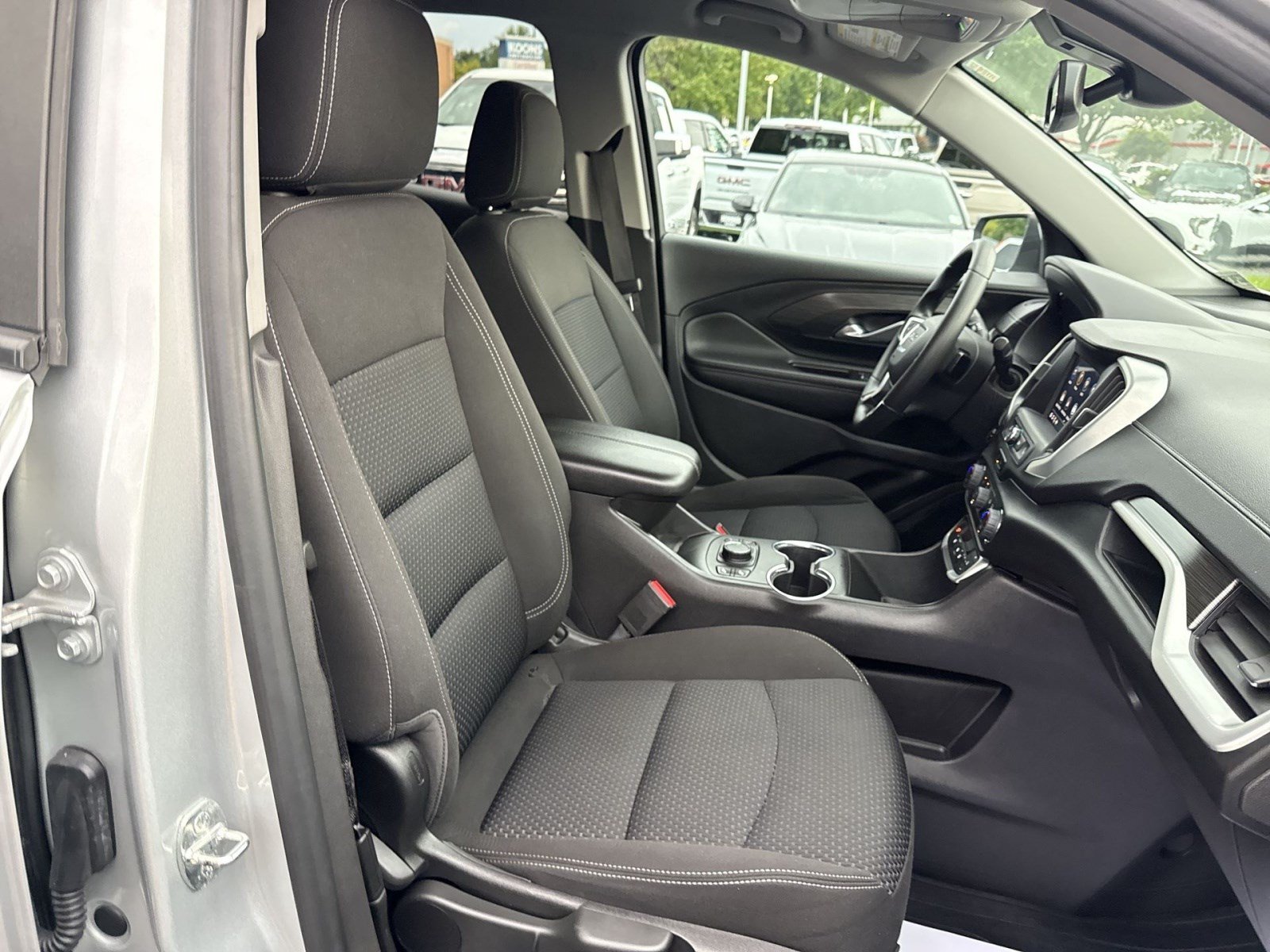 Used 2022 GMC Terrain SLE w/ Driver Convenience Package FWD image 24