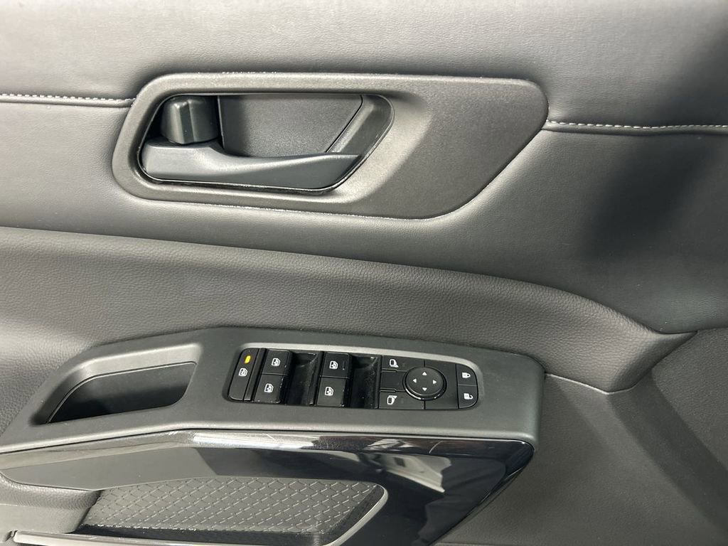 Used 2023 Nissan Pathfinder SV w/ Black Appearance Package image 11