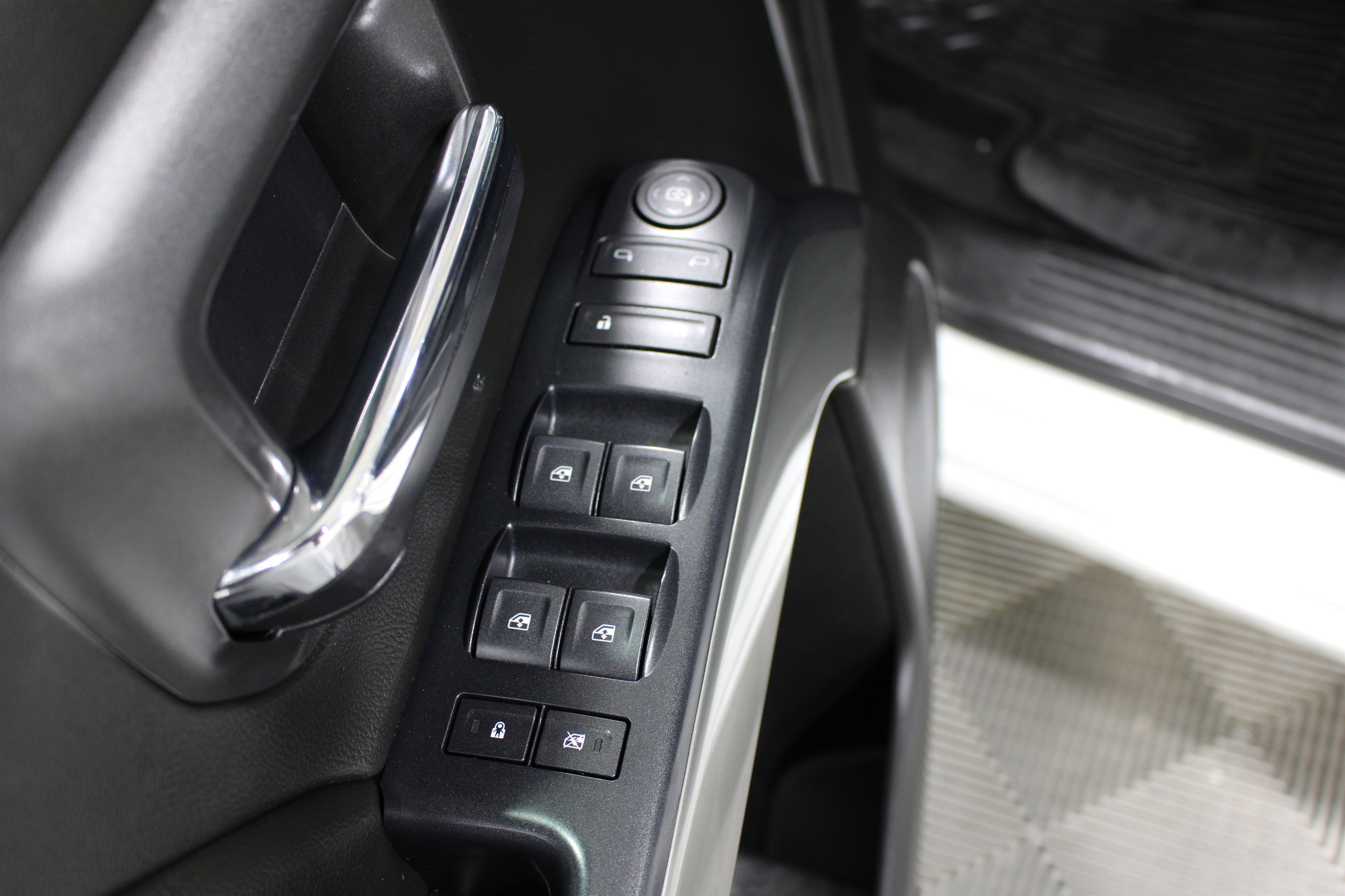 Used 2019 Chevrolet Silverado 1500 LT AWD/4WD image 7