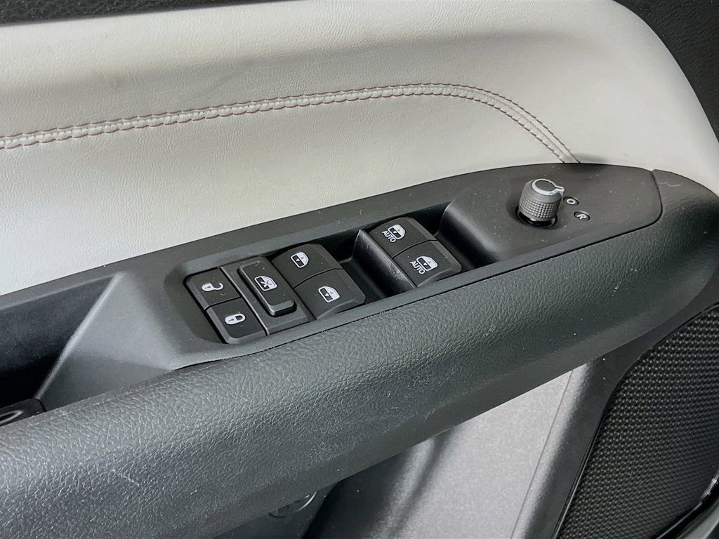 Used 2023 Jeep Compass Limited image 25