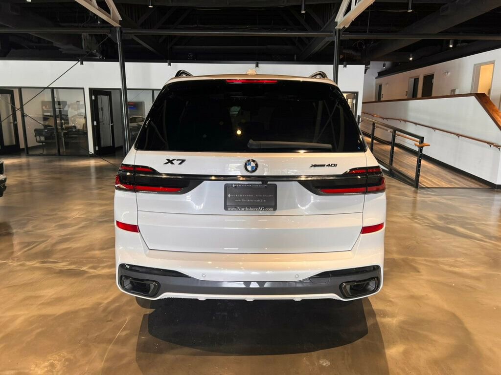 Used 2023 BMW X7 xDrive40i w/ M Sport Package AWD/4WD image 4