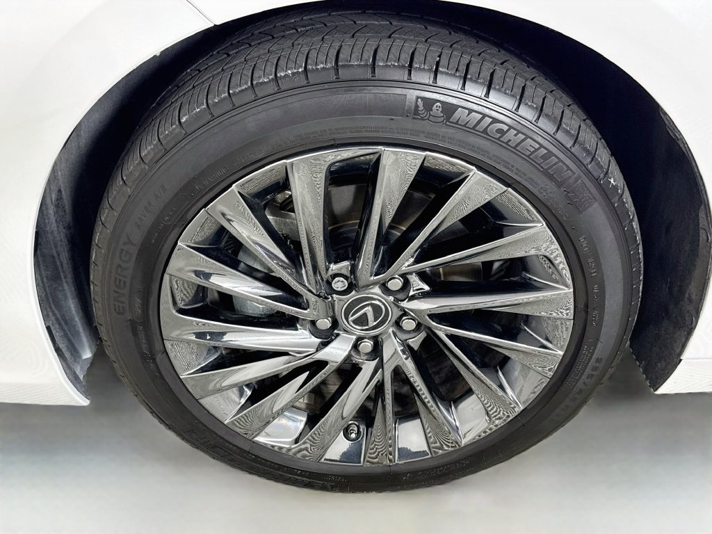 Certified 2024 Lexus ES 300h w/ Technology Package FWD image 32