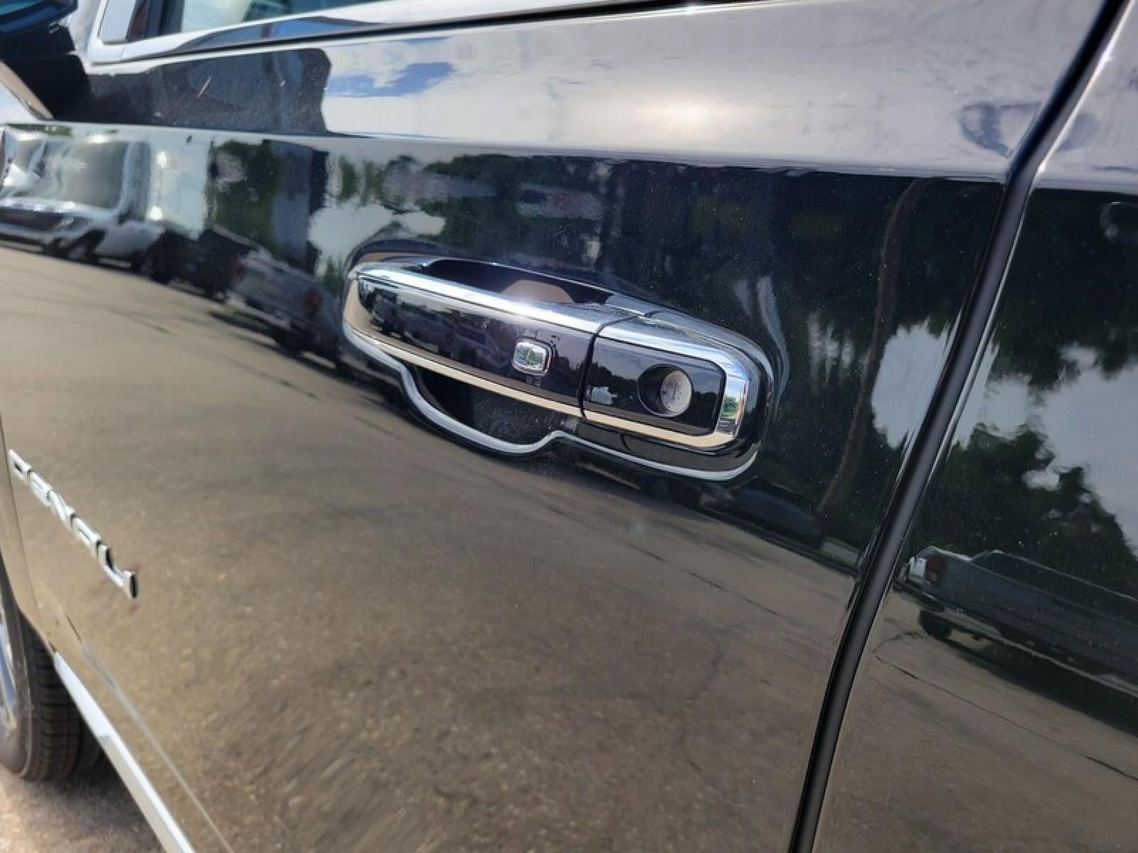 New 2026 GMC Yukon Denali w/ Denali Reserve Package RWD image 11