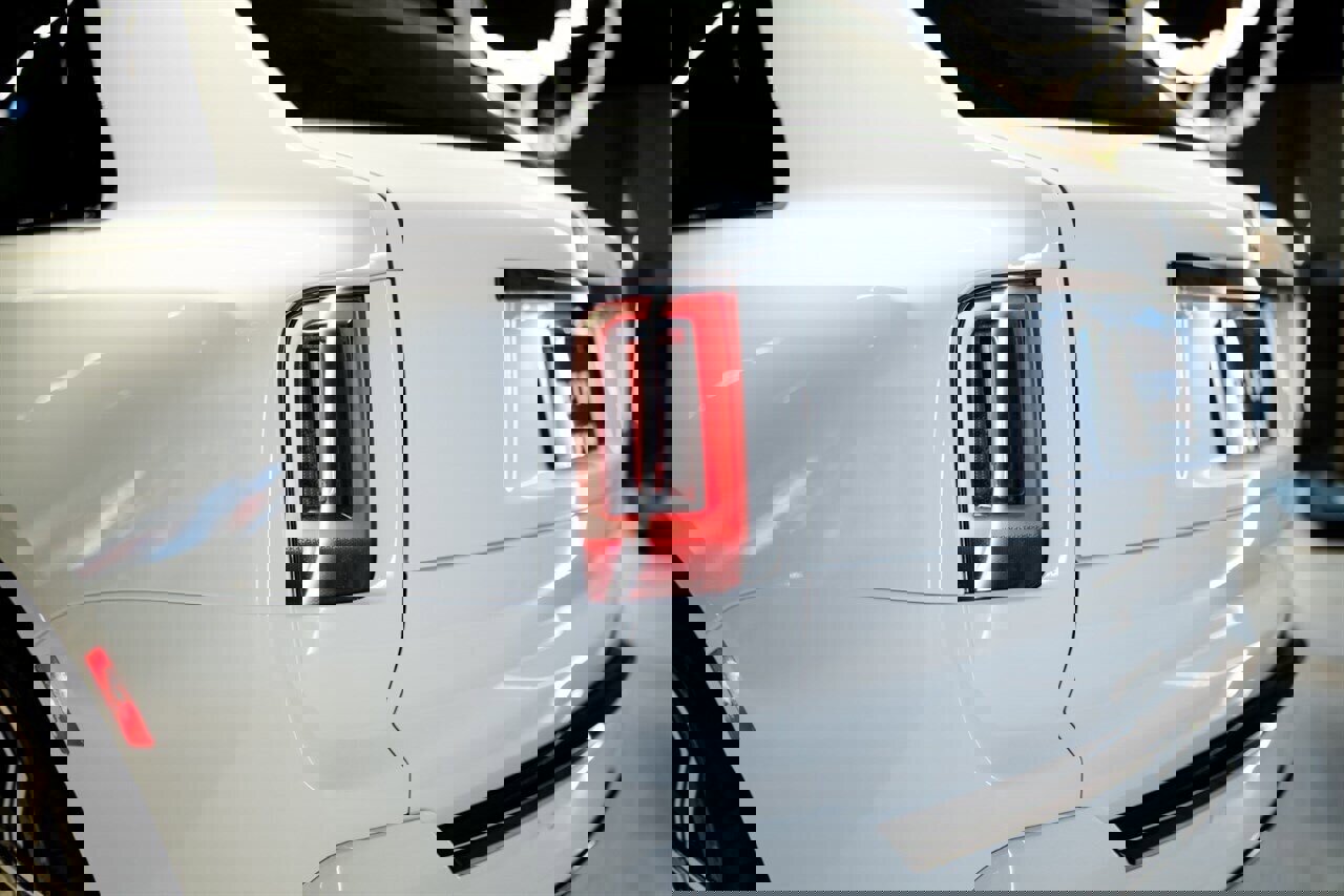 Used 2025 Rolls-Royce Cullinan Black Badge w/ Leather Finishing Pack image 13