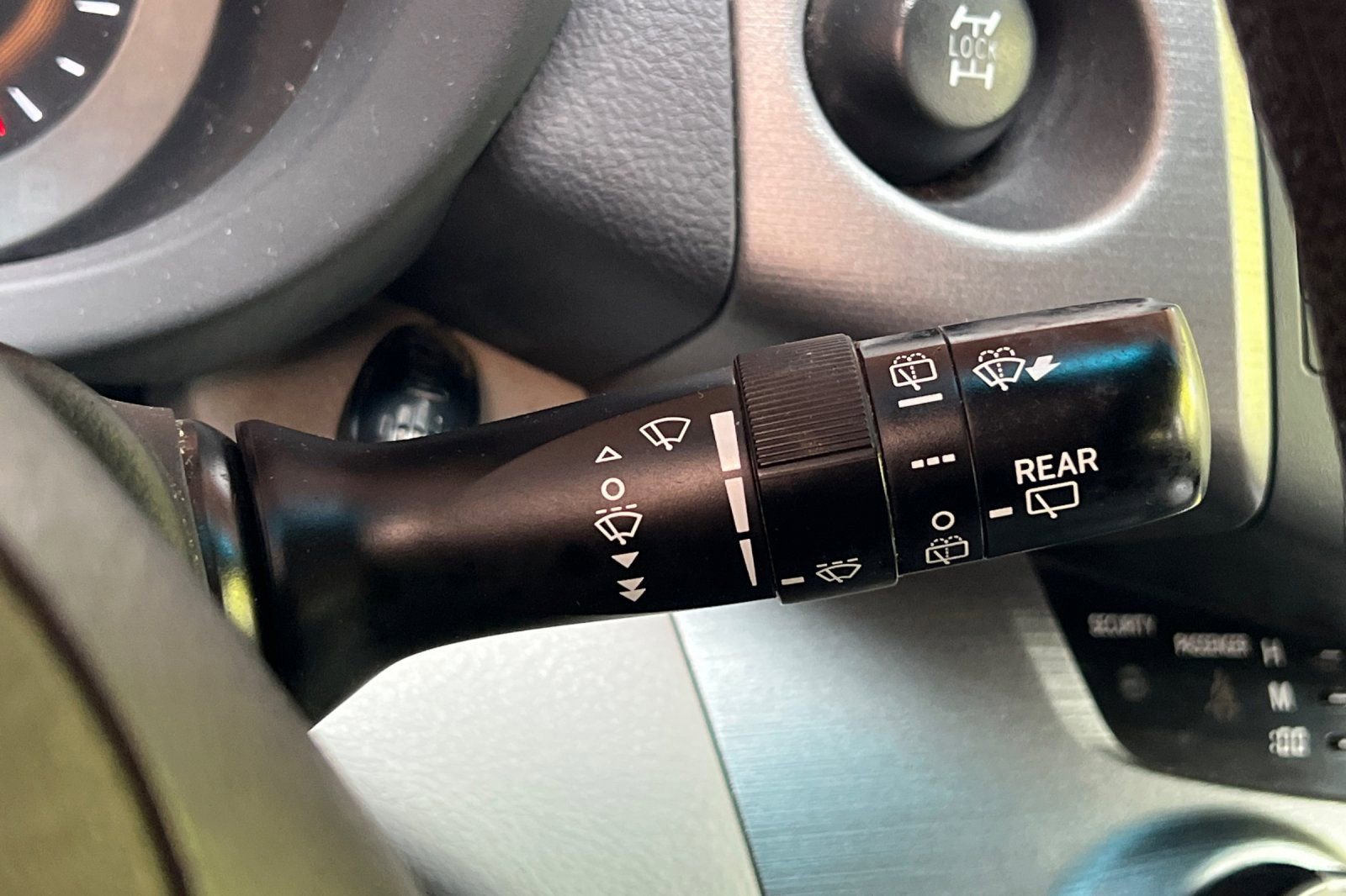 Used 2011 Toyota RAV4 4WD w/ Base L4 Extra Value Pkg image 32