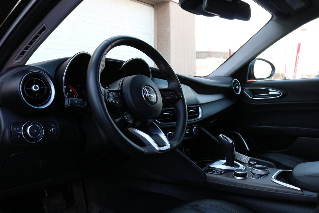 Used 2021 Alfa Romeo Giulia Ti w/ Nero Edizione image 23