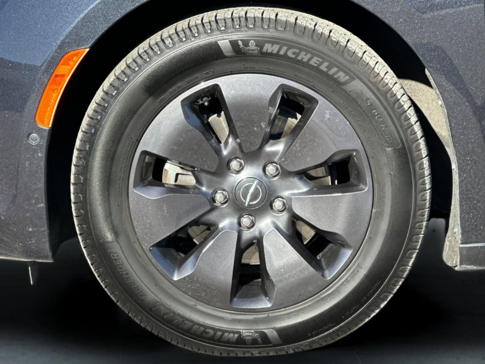 Used 2020 Chrysler Pacifica Limited w/ Quick Oder Package 2EV RED-S image 27