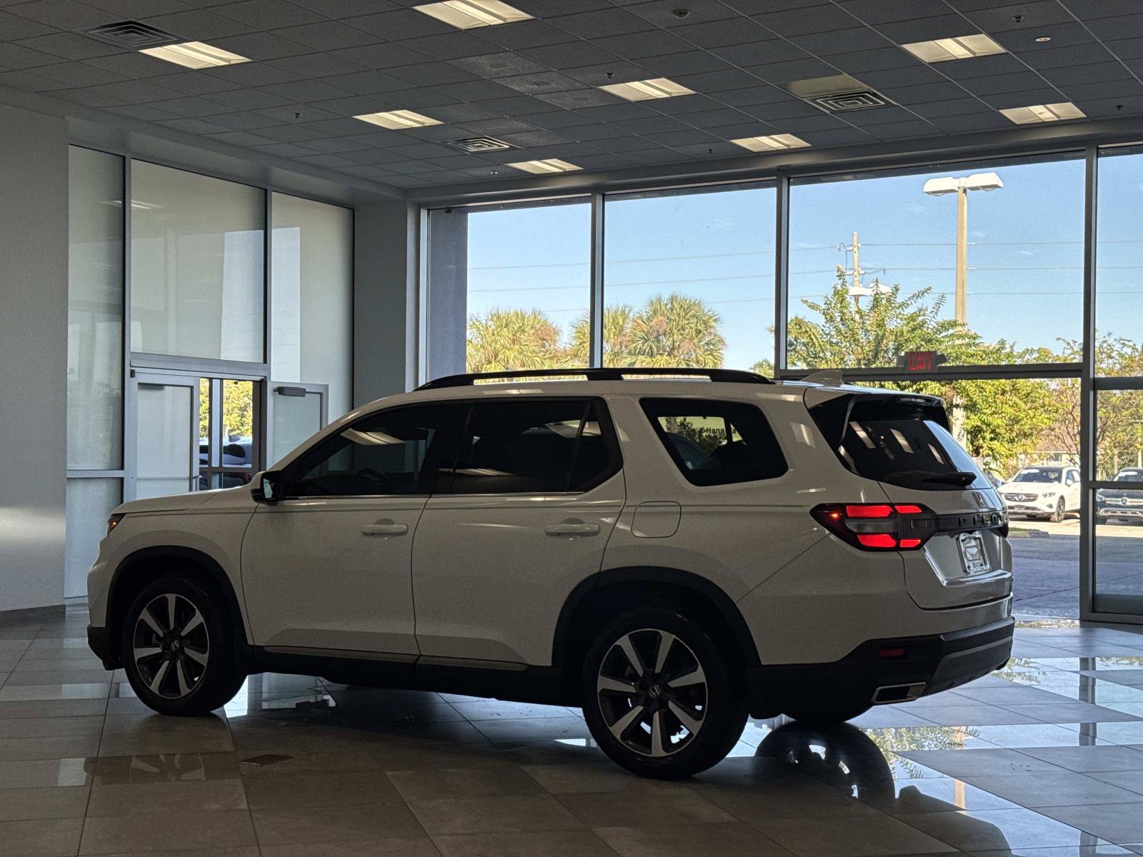 Used 2025 Honda Pilot Touring image 27