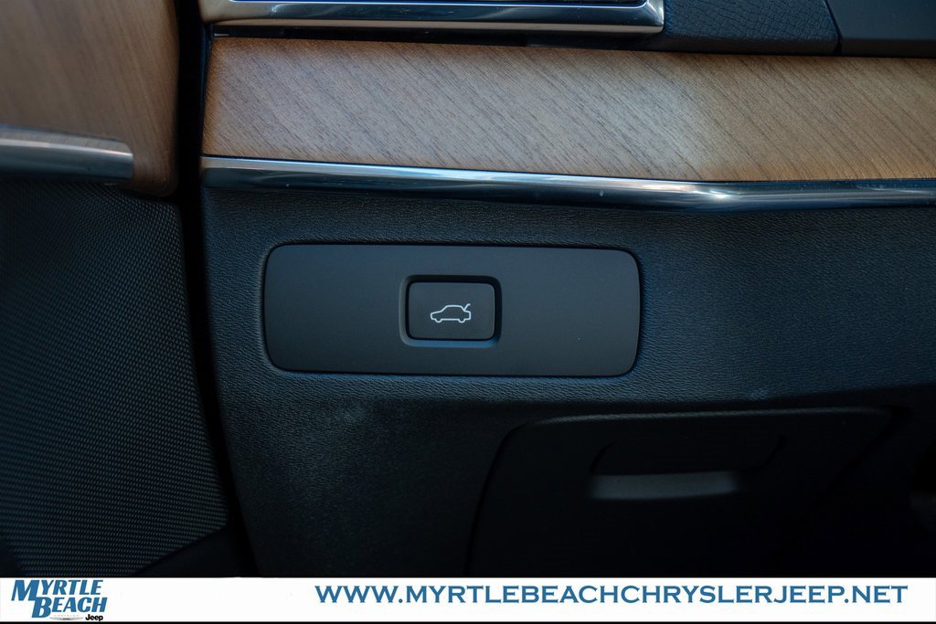 Used 2023 Volvo XC90 B6 Plus image 30