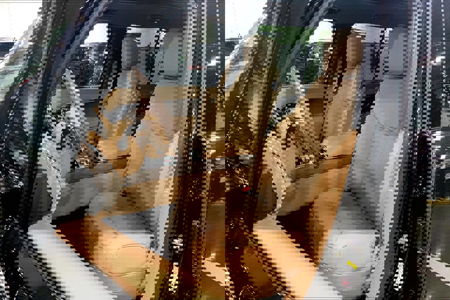 New 2026 Land Rover Range Rover SE image 9