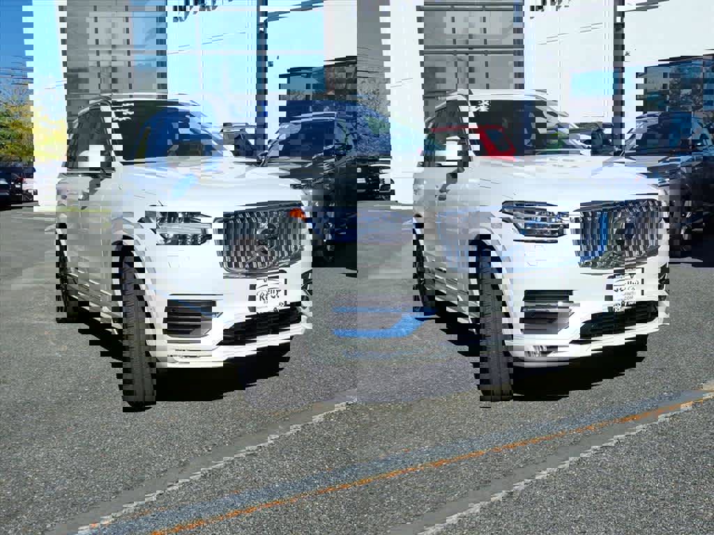 Used 2024 Volvo XC90 B6 Plus w/ Protection Package Premier image 3