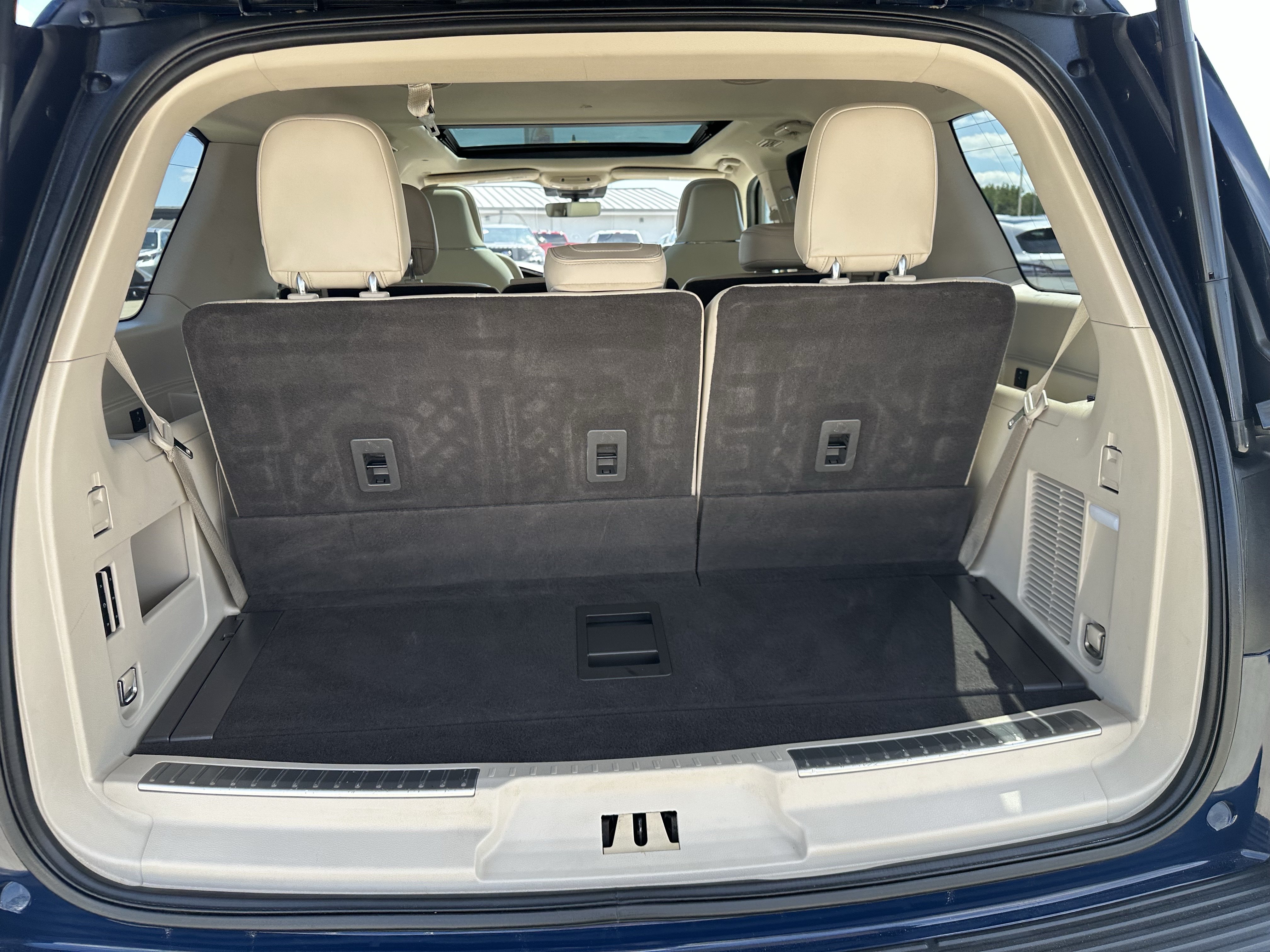 Used 2018 Lincoln Navigator Reserve w/ Technology Package AWD/4WD image 10