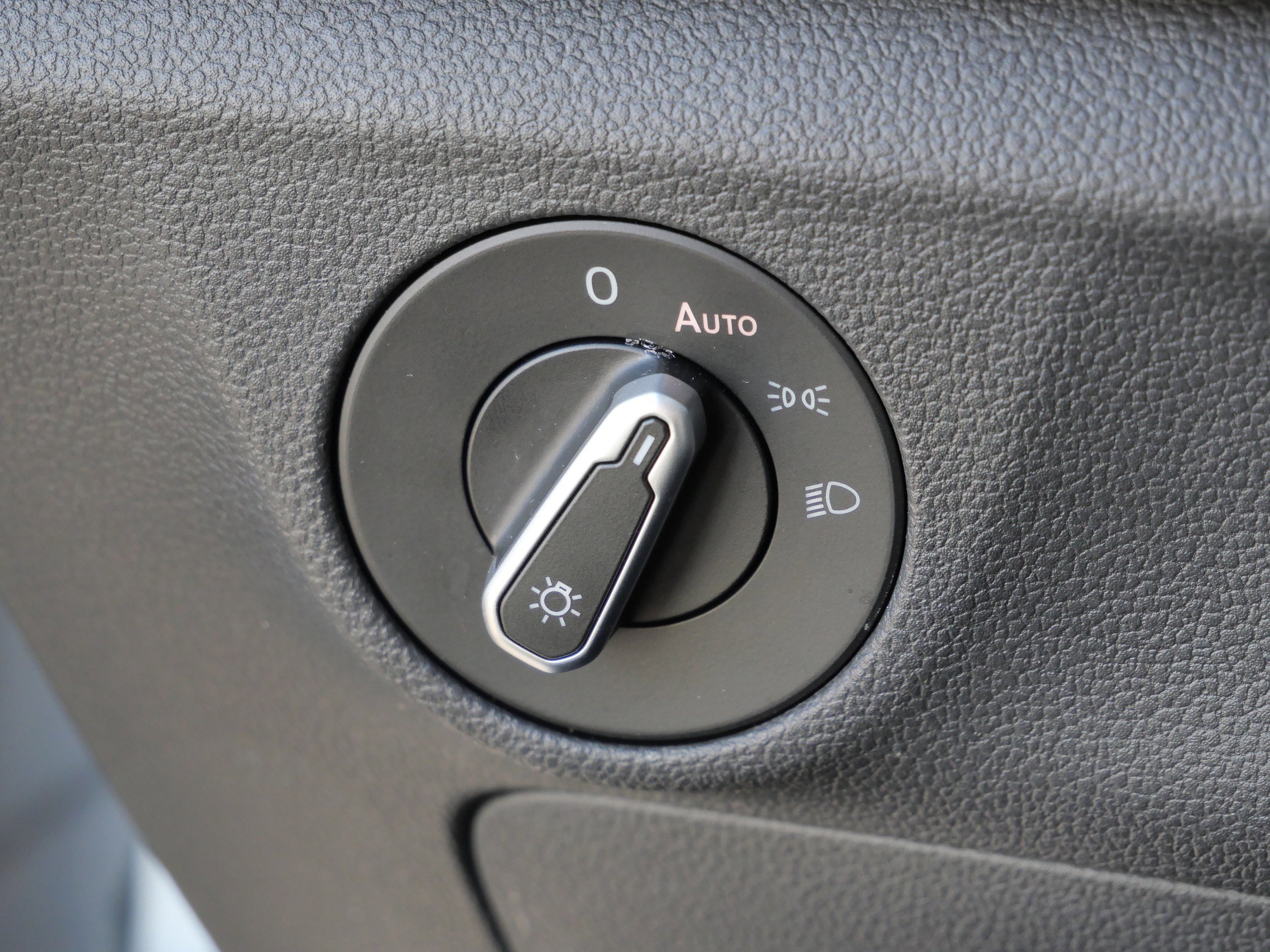 Certified 2025 Volkswagen Jetta Sport image 22