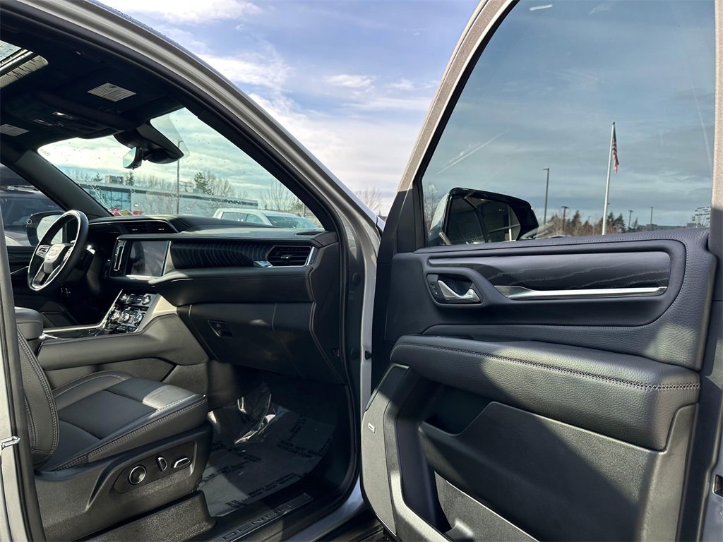 Used 2023 GMC Yukon Denali w/ Denali Reserve Package image 11