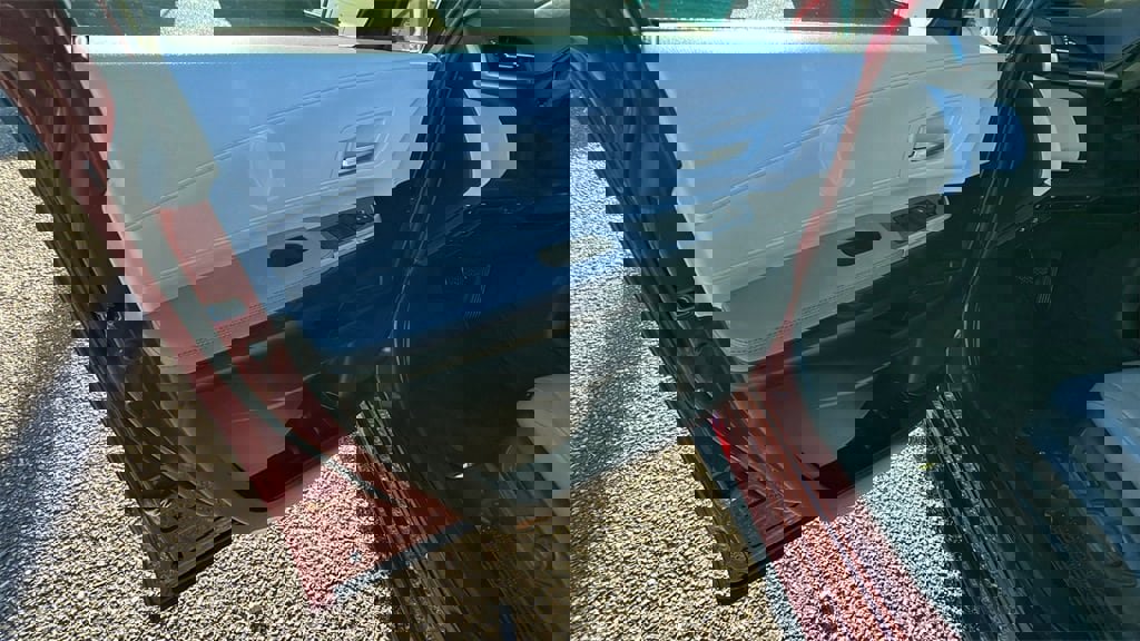 Used 2025 Toyota Sienna XLE image 11