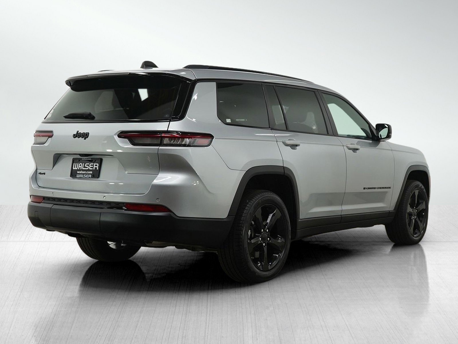 Used 2024 Jeep Grand Cherokee L Altitude AWD/4WD image 5
