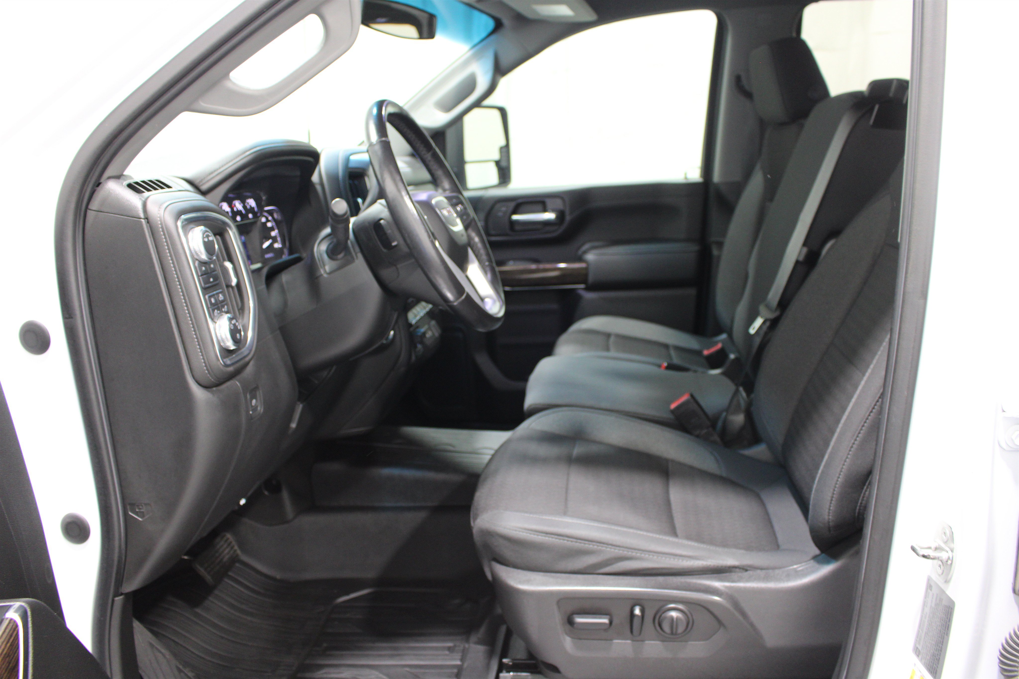 Used 2022 GMC Sierra 2500 SLE w/ SLE Value Package; AWD/4WD image 3