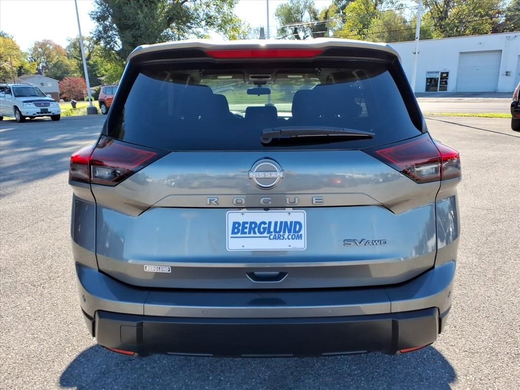 Used 2024 Nissan Rogue SV image 5