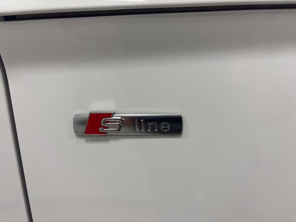 Used 2023 Audi Q5 2.0T Premium w/ Convenience Package image 9