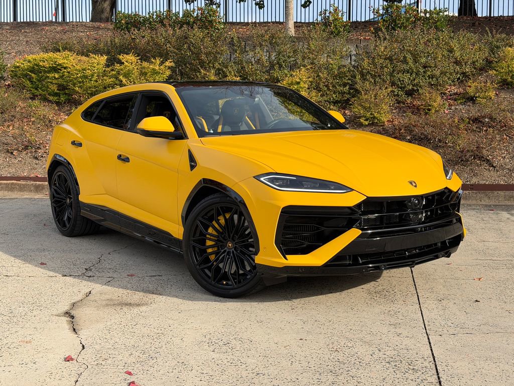 Used 2025 Lamborghini Urus SE image 1