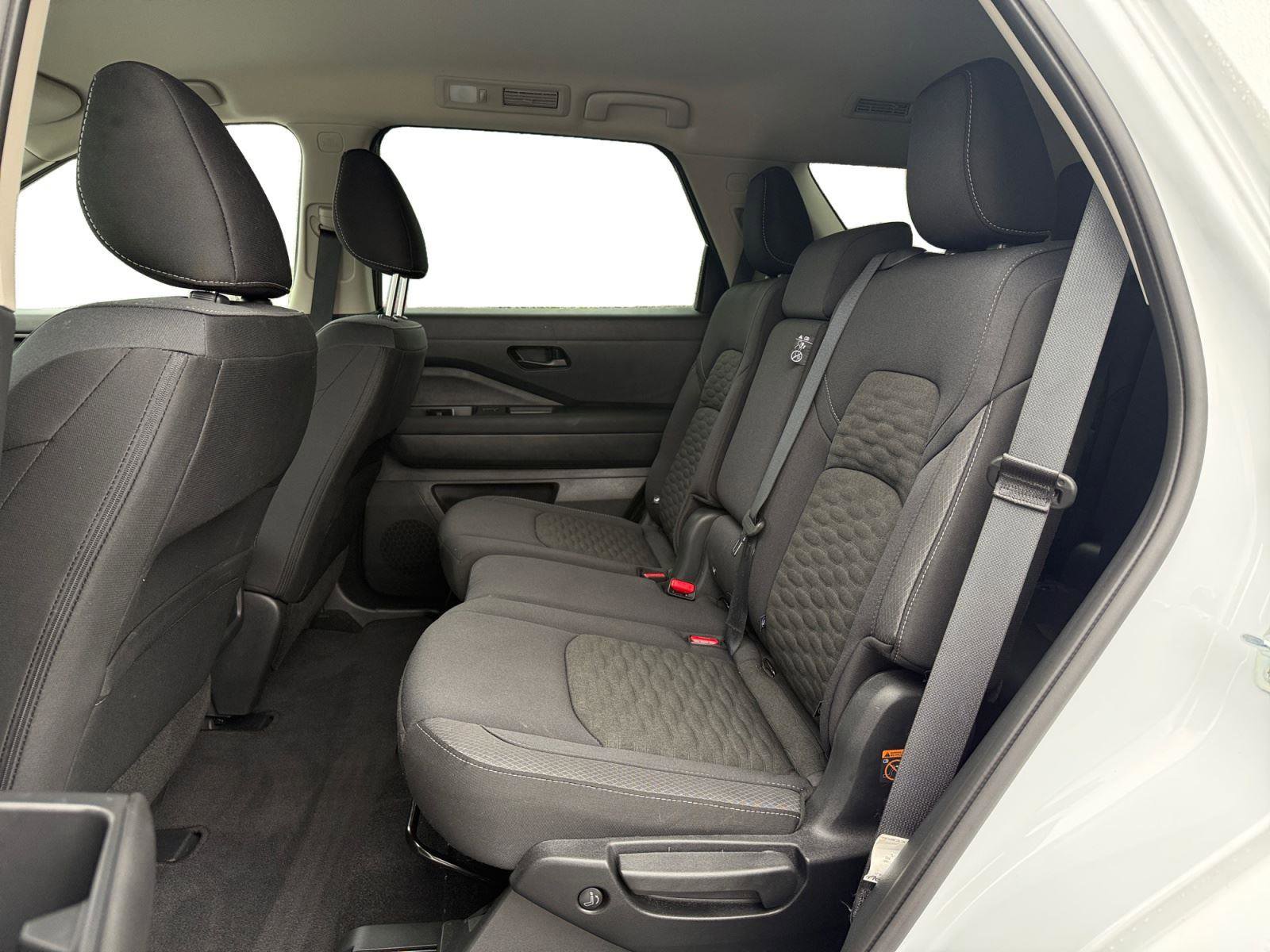 Used 2025 Nissan Pathfinder SV w/ Cargo Package image 19