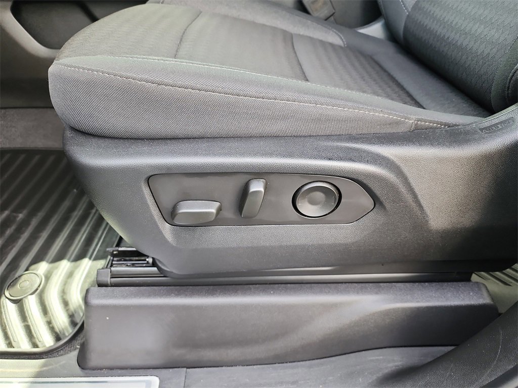 Used 2025 Chevrolet Silverado 3500 LT image 18