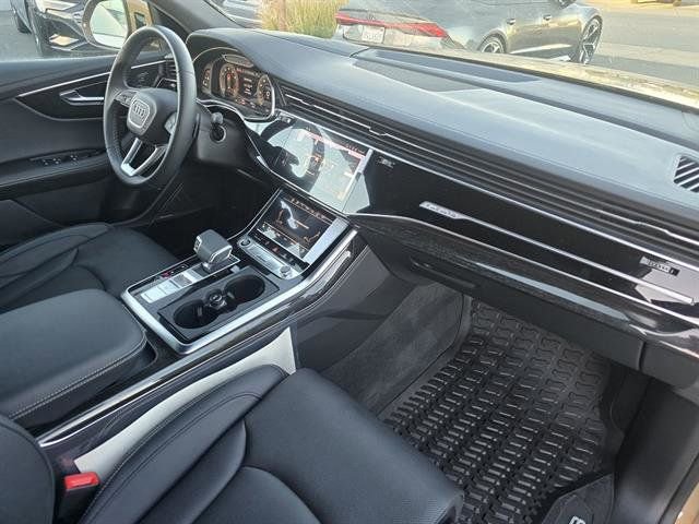 Used 2024 Audi Q8 Prestige image 19