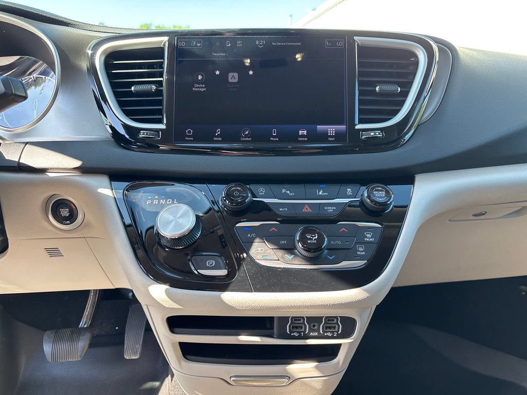 Used 2023 Chrysler Pacifica Touring-L FWD image 14