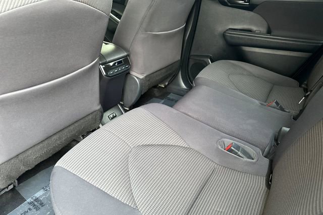 Used 2021 Toyota Highlander L AWD/4WD image 9