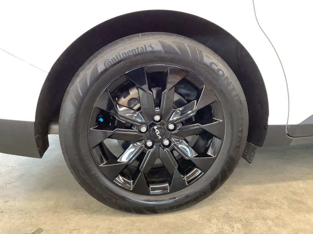 Certified 2024 Kia Carnival SX FWD image 35