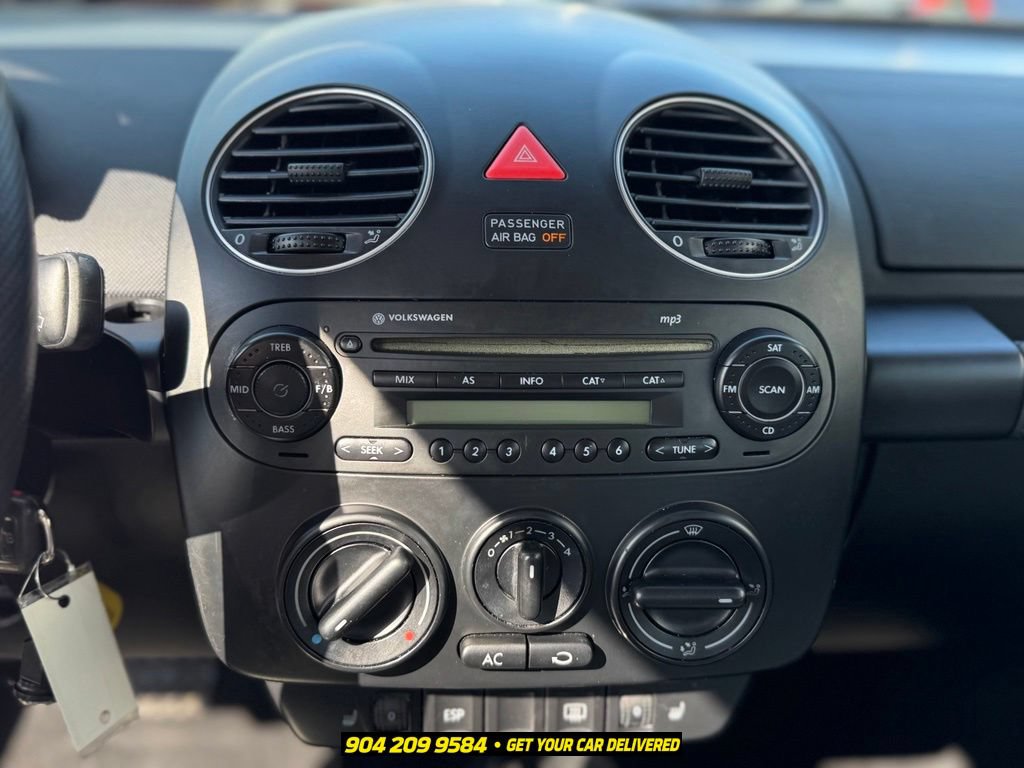 Used 2010 Volkswagen Beetle Coupe FWD image 11