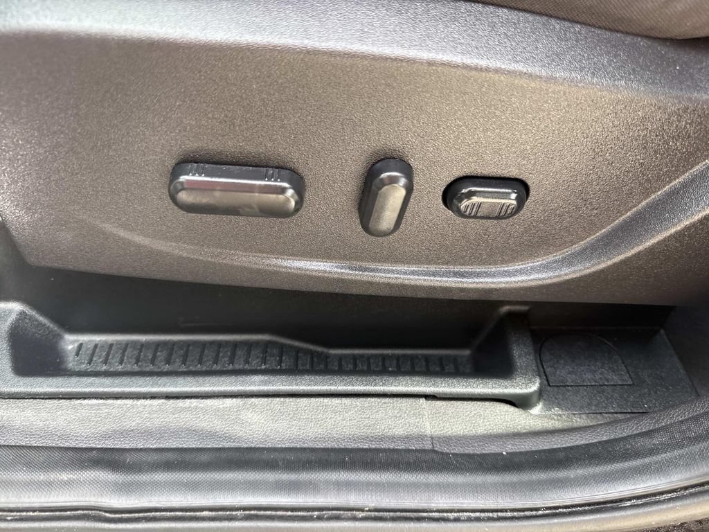 Used 2015 Ford Escape SE w/ Equipment Group 201A FWD image 26