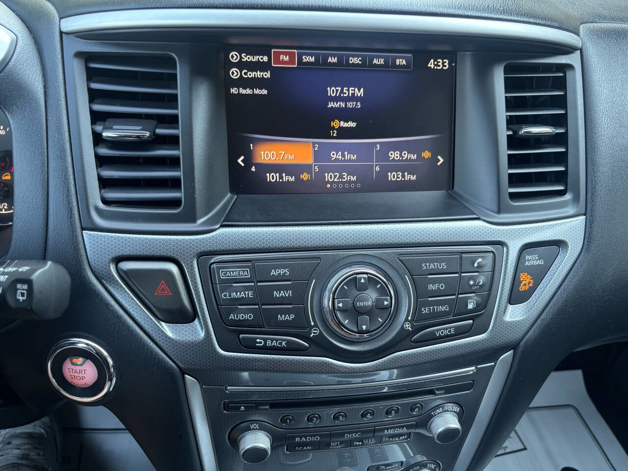 Used 2020 Nissan Pathfinder SL image 16