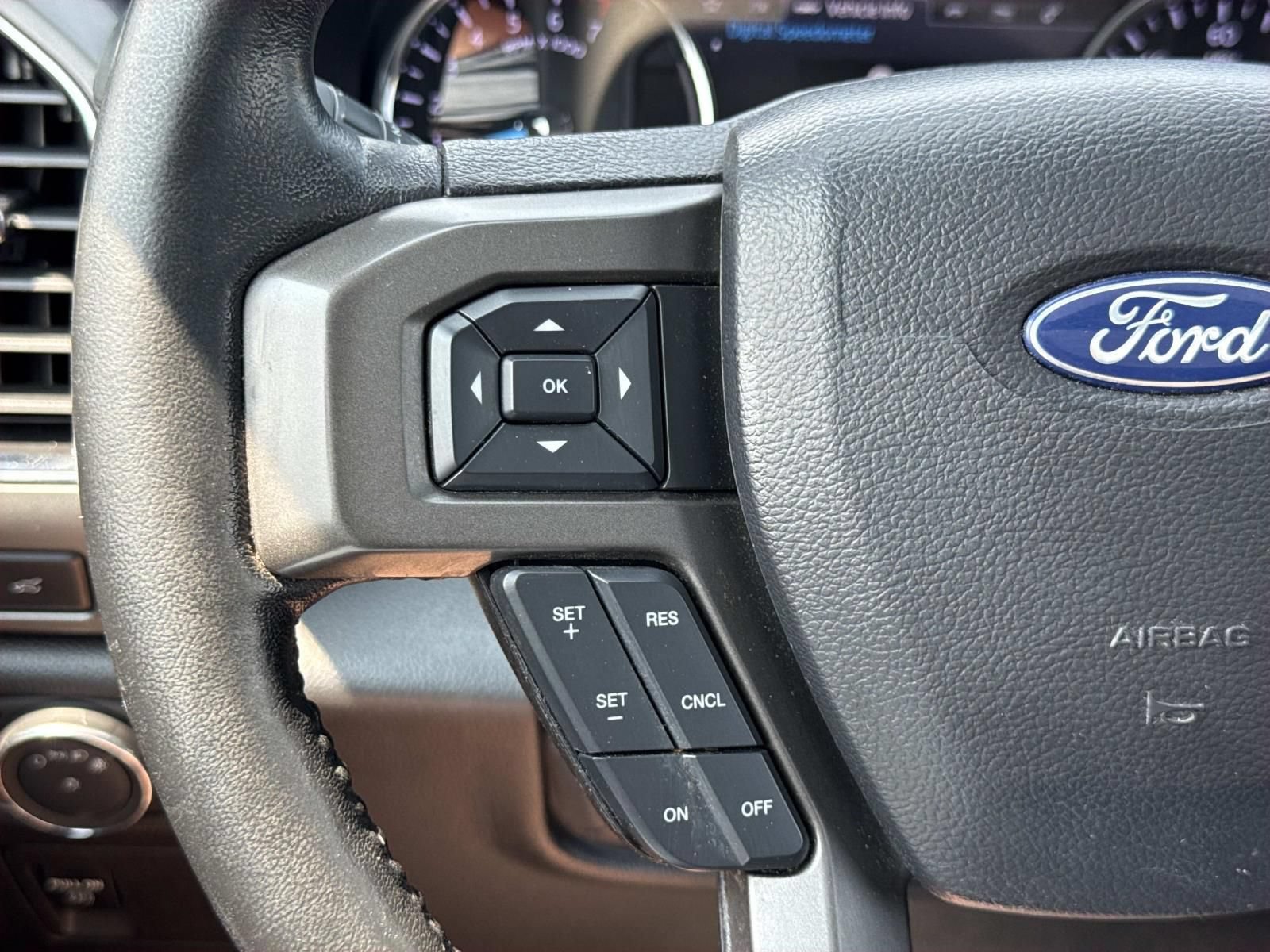 Used 2020 Ford Expedition XLT w/ Equipment Group 202A AWD/4WD image 15