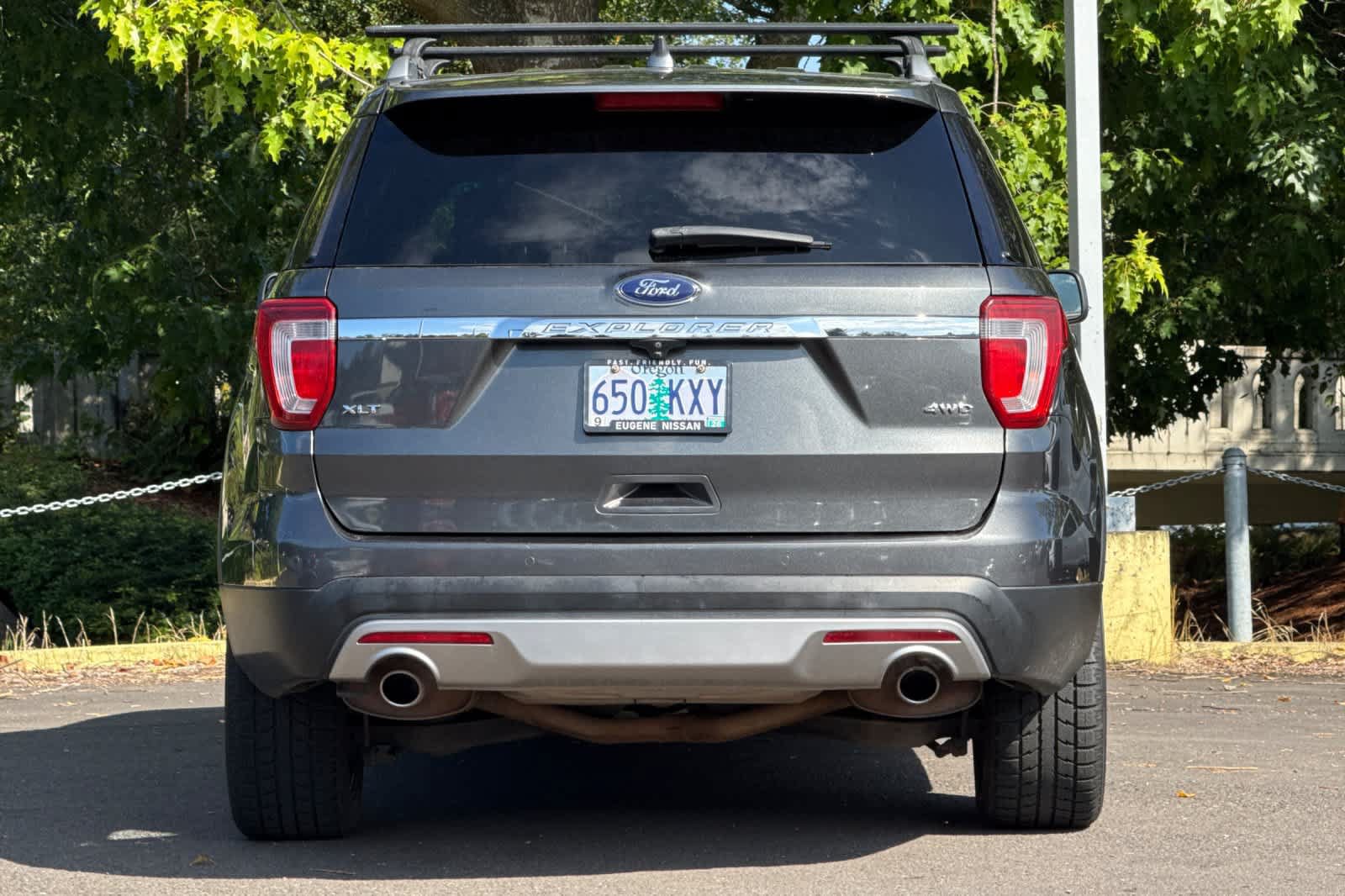 Used 2017 Ford Explorer XLT w/ Equipment Group 202A AWD/4WD image 7