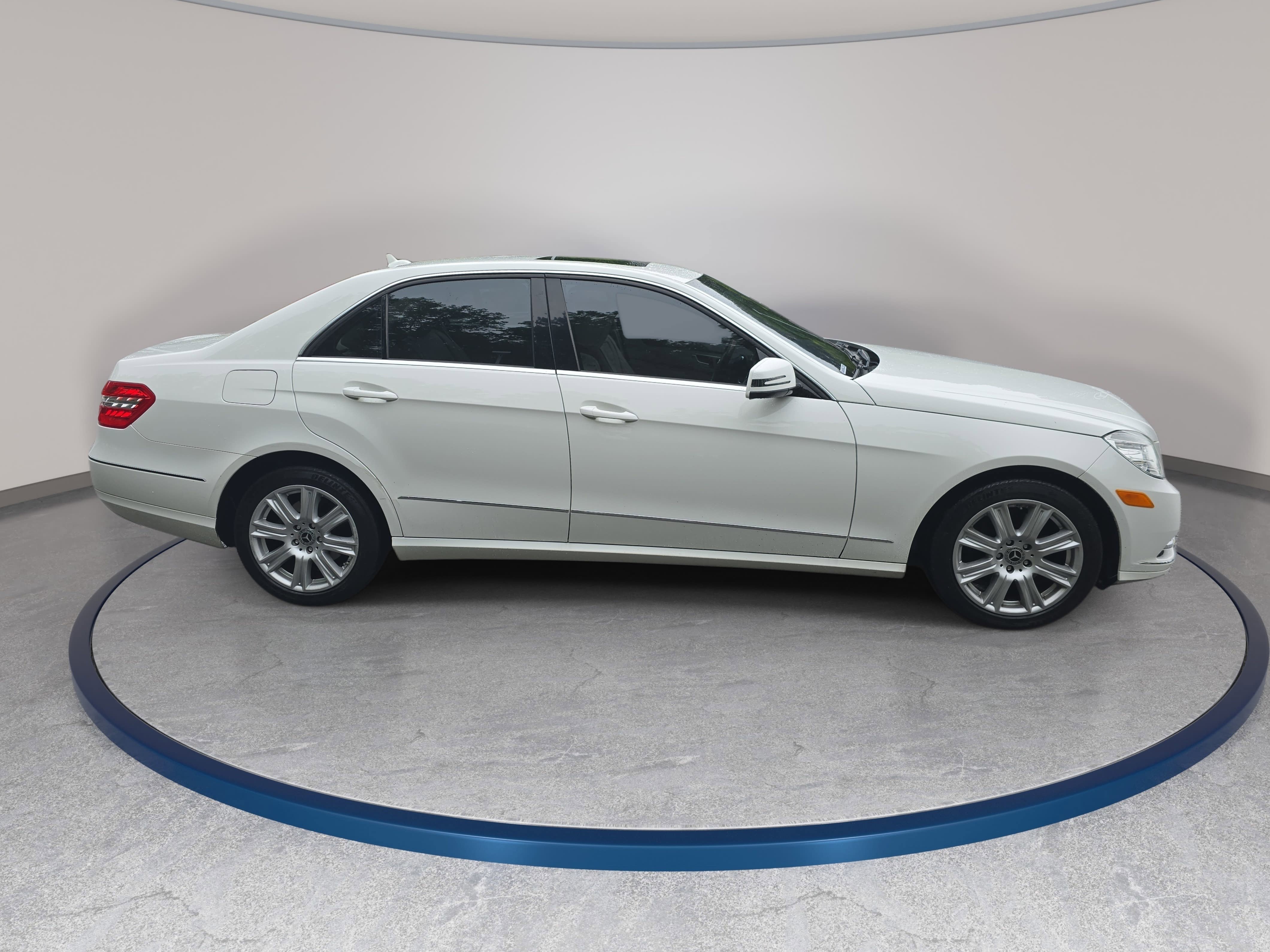 Used 2013 Mercedes-Benz E 350 Sedan image 4