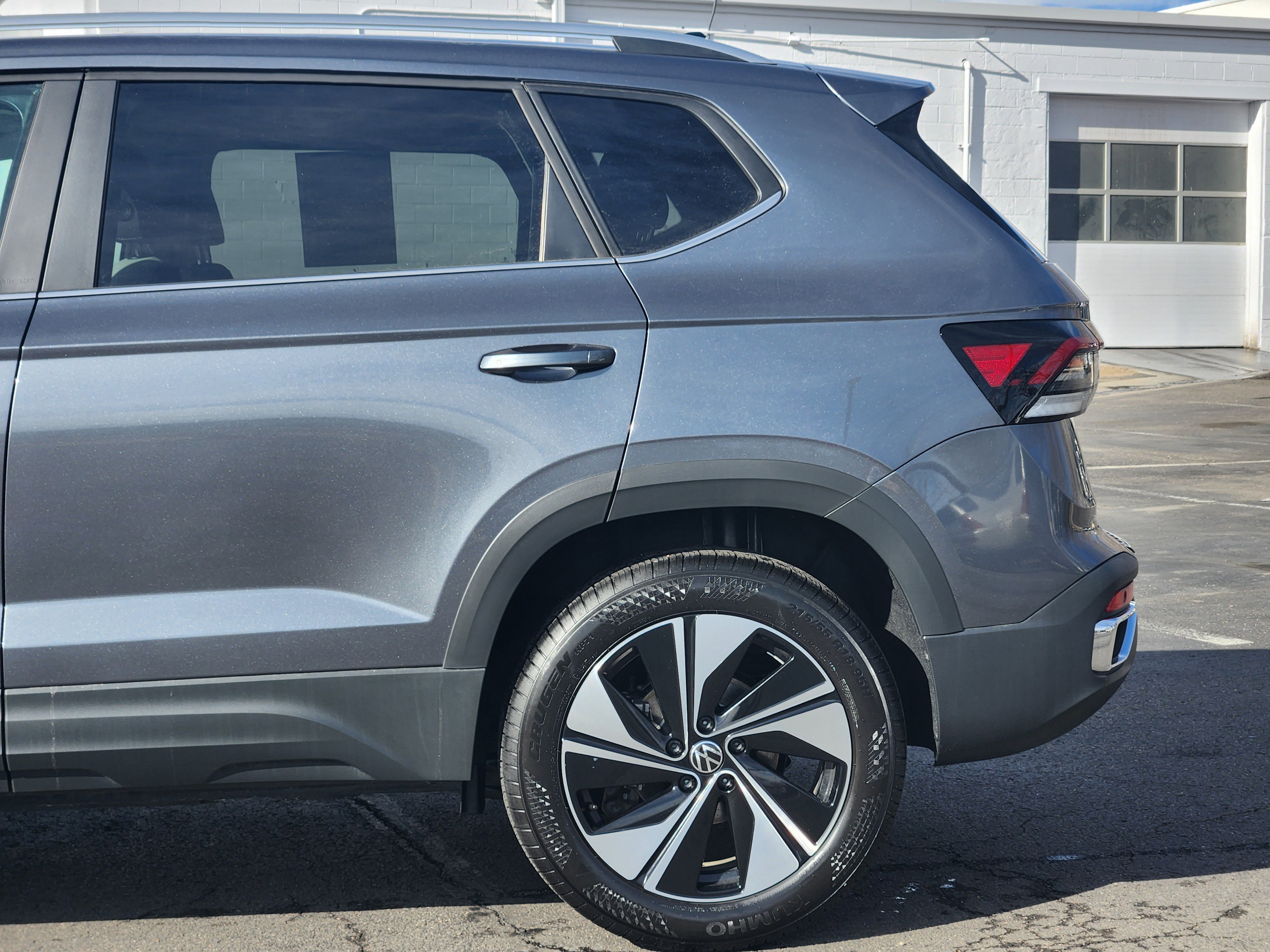 Used 2025 Volkswagen Taos SE image 4