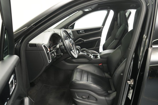 Used 2023 Porsche Cayenne Platinum Edition AWD/4WD image 25
