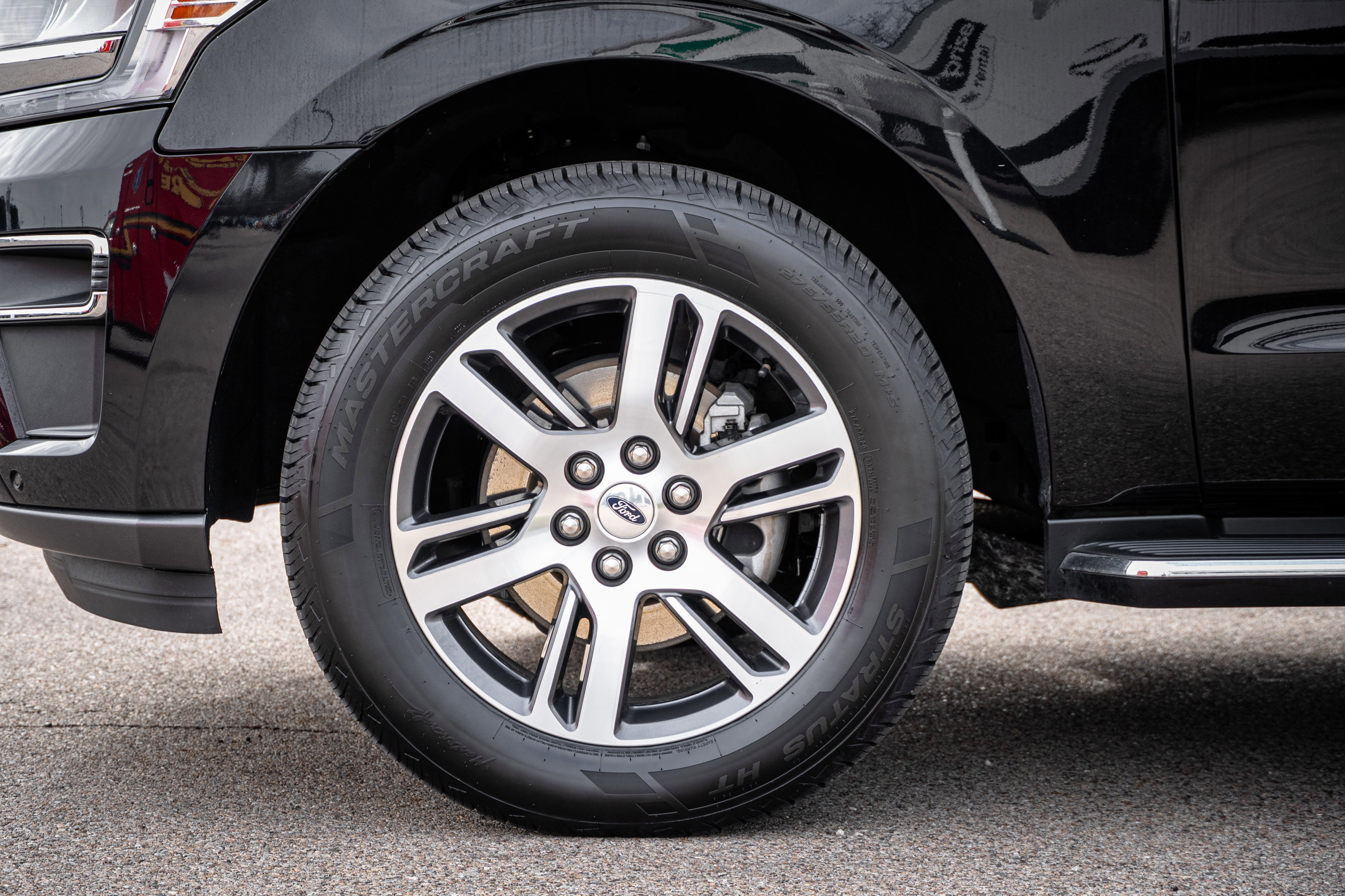 Used 2023 Ford Expedition Max Limited image 9