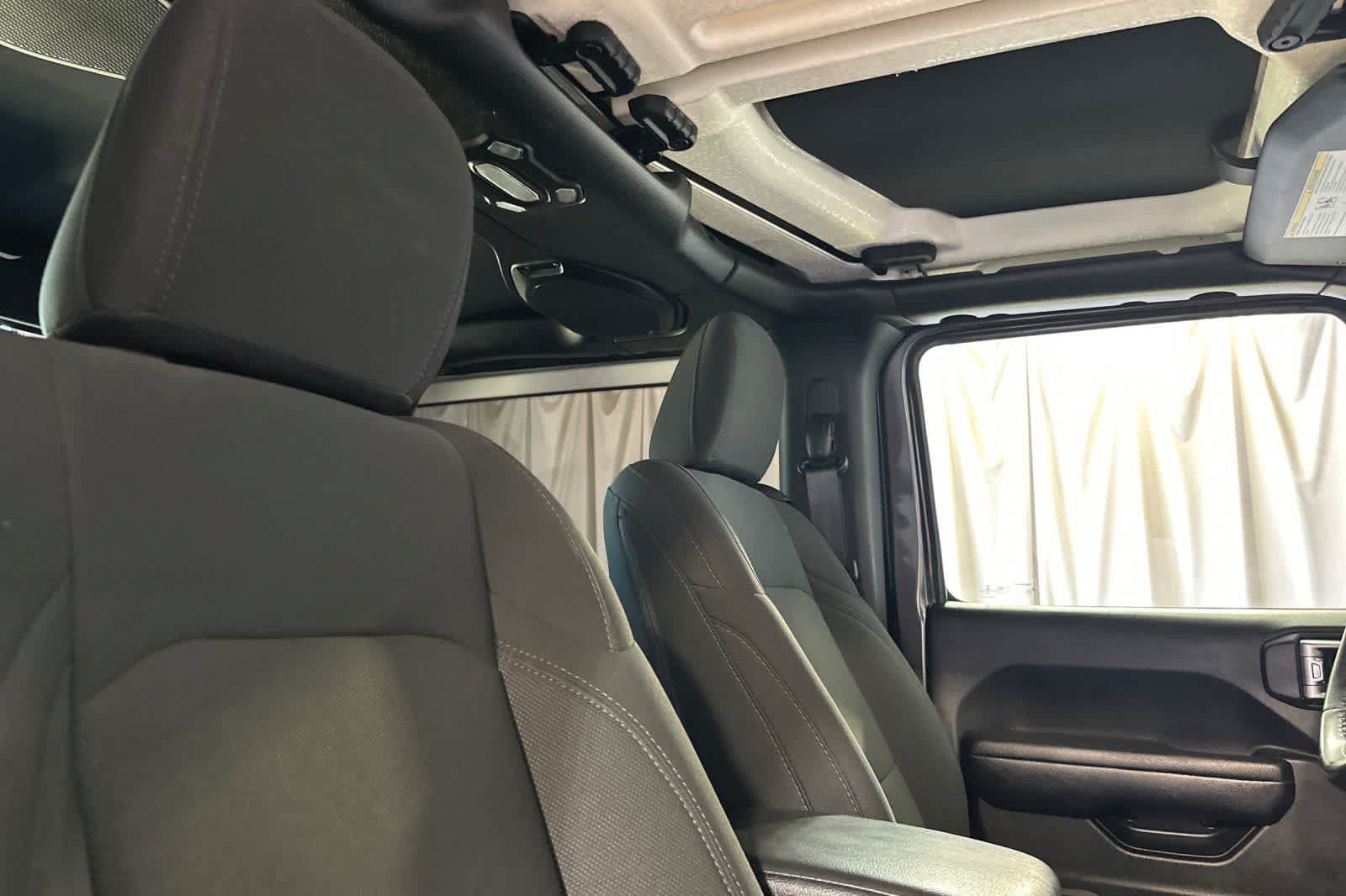 Used 2018 Jeep Wrangler Sport AWD/4WD image 19