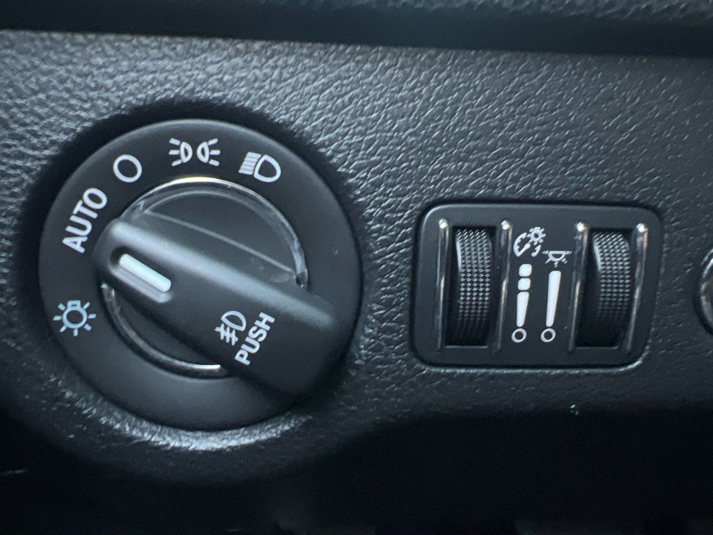 Used 2015 Chrysler 300 Limited w/ 300 Premium Group image 18