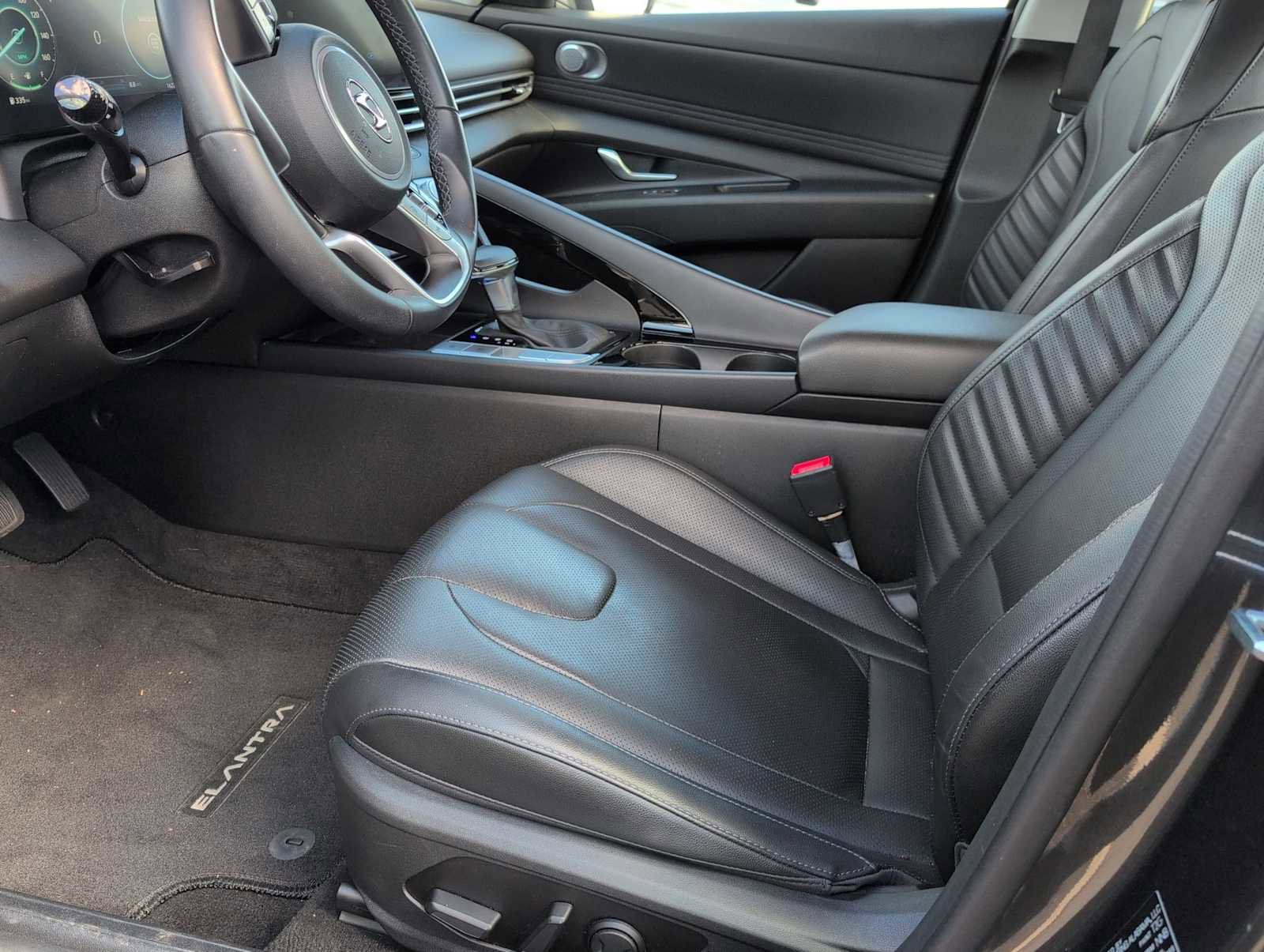 Used 2023 Hyundai Elantra Limited image 16